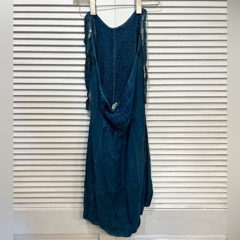 MAGIC 100% Rayon Halter Dress (FREE SIZE) - Picture 3 of 5